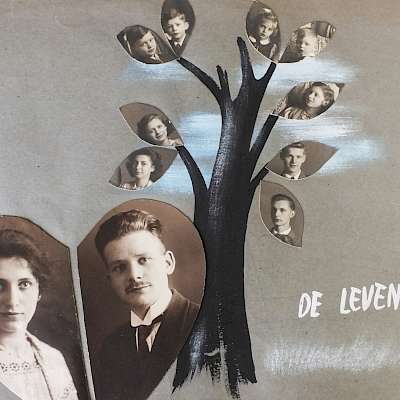 Ludo, tweede rechts onderaan